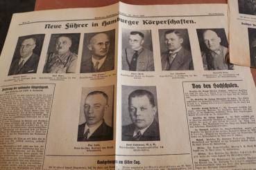 verschiedene alte Zeitungsauschnitte  Feierlichkeiten usw.